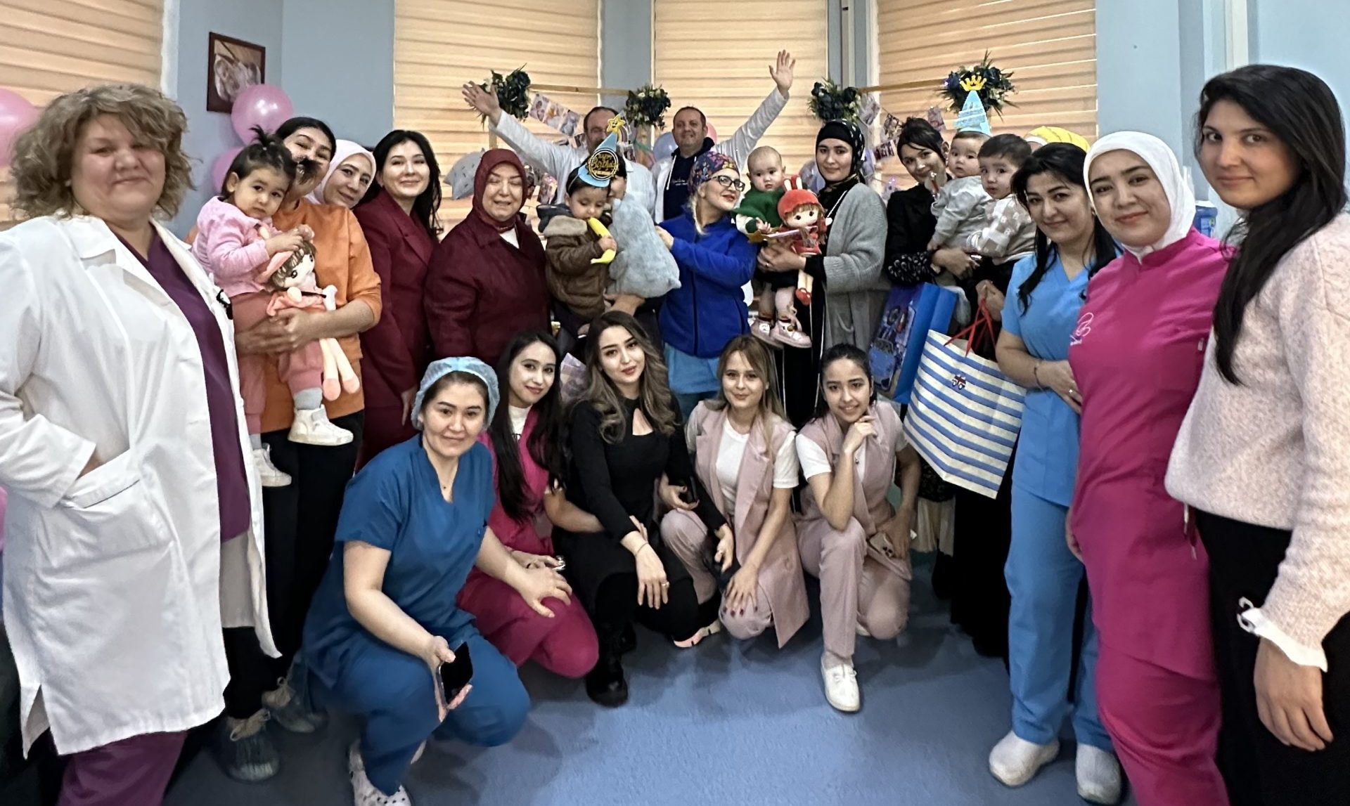 Toshkent, Samarqand va Urganchdan keyin Istanbul EKU markazi Termizde Kani Med bilan hamkorlikda BEPUSHTLIK muammosi bo’lgan juftliklar uchun umid bo’lishda davom etmoqda. 8-9-10 may kunlari Turkiyadan kelgan 39 yillik tajribaga ega reproduktolog doktor Fethiye Ersan BEPUSHTLIK muammosi bo’lgan va EKU davosiga muhtoj bo’lgan juftliklarga bepul maslahat beradi. Istanbul EKU markazi ham Termiz va uning atrofiga xizmat ko’rsatadi va chaqaloq ovozi bo’lmagan xonadon qolmasligini ta’minlaydi. Address Alisher Navoiy Ko’chasi 26 Termez/UZBEKISTAN