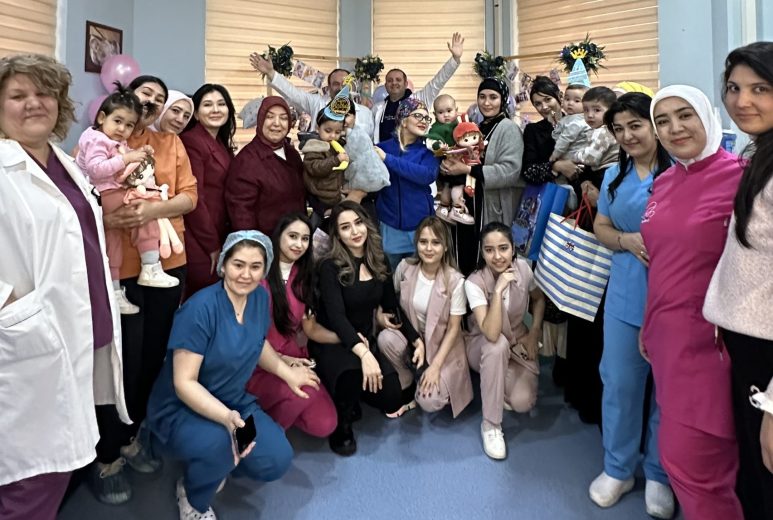 Toshkent, Samarqand va Urganchdan keyin Istanbul EKU markazi Termizde Kani Med bilan hamkorlikda BEPUSHTLIK muammosi bo’lgan juftliklar uchun umid bo’lishda davom etmoqda. 8-9-10 may kunlari Turkiyadan kelgan 39 yillik tajribaga ega reproduktolog doktor Fethiye Ersan BEPUSHTLIK muammosi bo’lgan va EKU davosiga muhtoj bo’lgan juftliklarga bepul maslahat beradi. Istanbul EKU markazi ham Termiz va uning atrofiga xizmat ko’rsatadi va chaqaloq ovozi bo’lmagan xonadon qolmasligini ta’minlaydi. Address Alisher Navoiy Ko’chasi 26 Termez/UZBEKISTAN